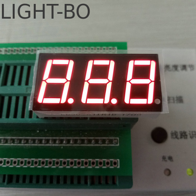 Display numerico nero con montaggio attraverso il foro e colore di sfondo