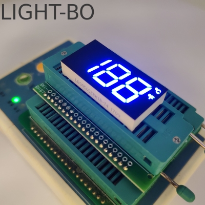 Un buon prezzo. Display LED a 7 segmenti a 3 cifre per il controllo del congelatore in linea